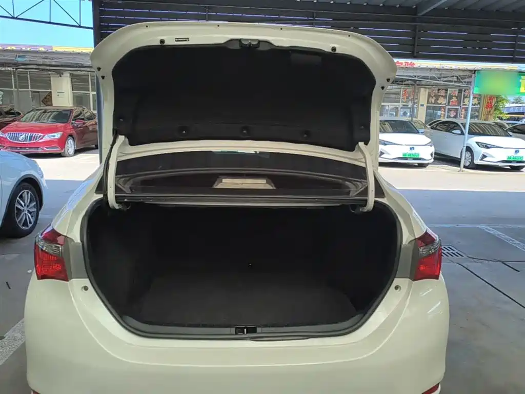 Toyota Corolla 2017 — фото 15