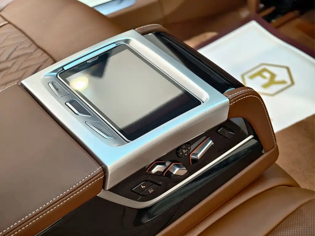 BMW 7 Series 2021 — фото 10