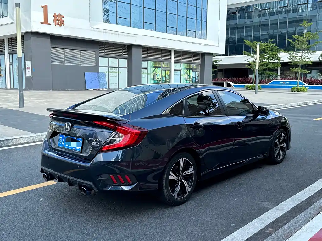 Honda Civic 2017 — фото 4