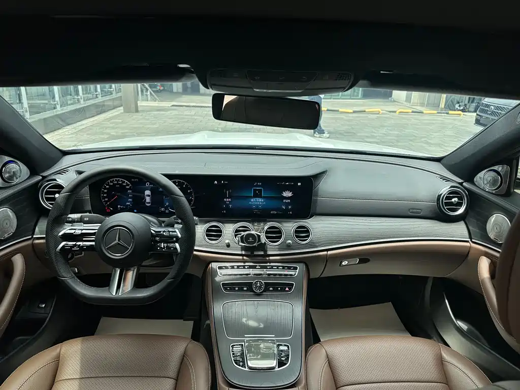 Mercedes-Benz E-Class 2021 — фото 15