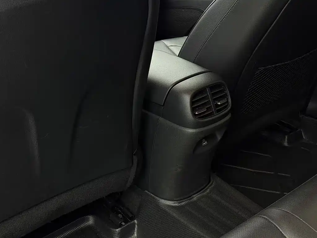 Hyundai Elantra 2023 — фото 20
