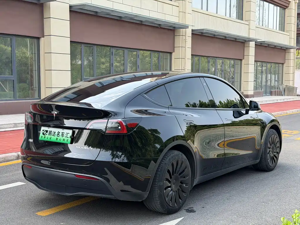 Tesla Model Y 2022 — фото 9