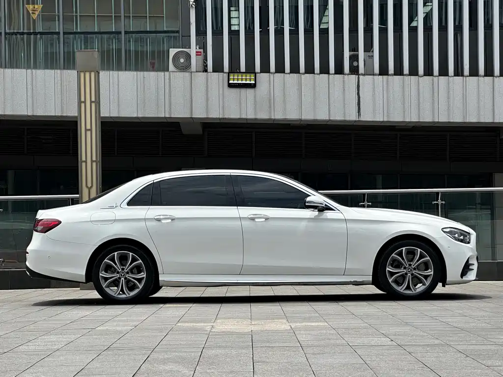 Mercedes-Benz E-Class 2021 — фото 19
