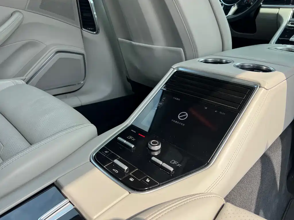 Porsche Panamera Hybrid 2018 — фото 14