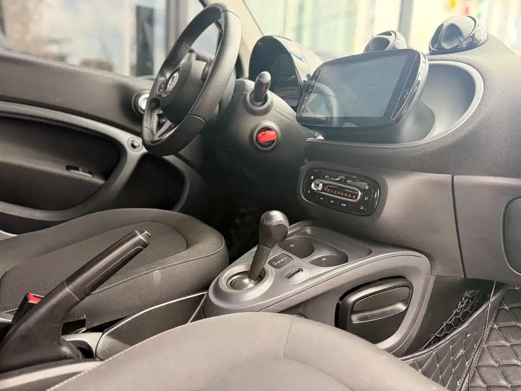 smart Fortwo 2017 — фото 19