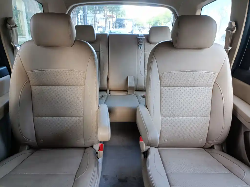 Wuling Hongguang 2015 — фото 19
