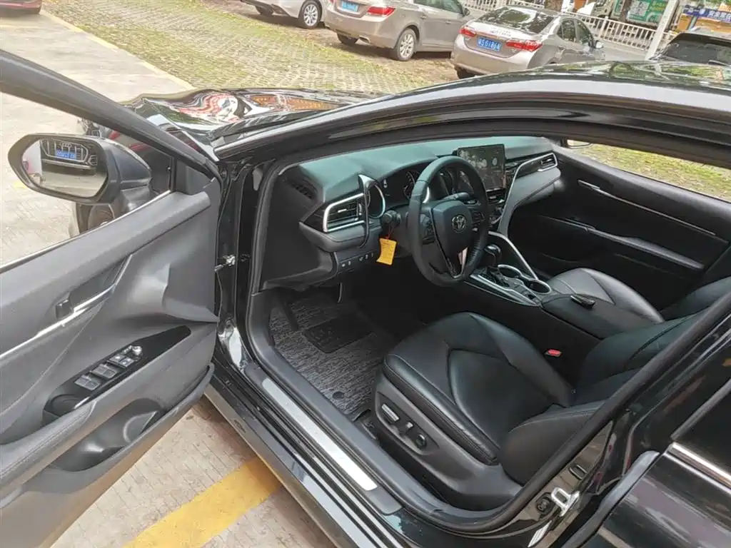Toyota Camry 2023 — фото 16