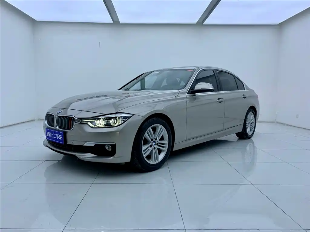 BMW 3 Series 2018 — фото 1