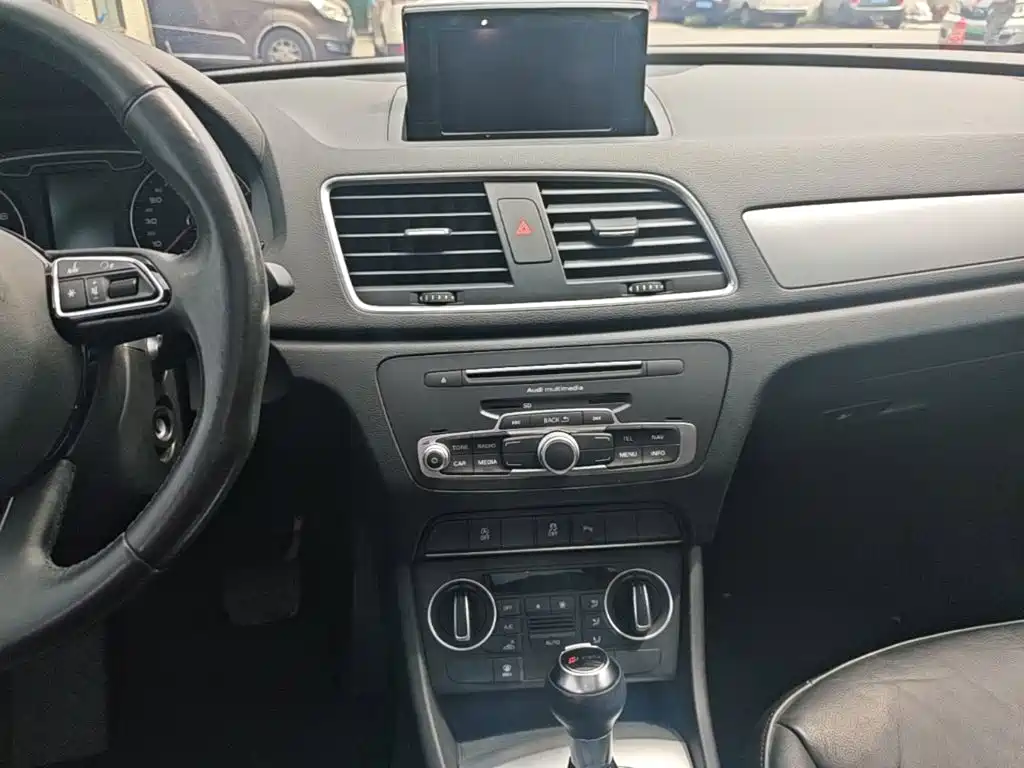 Audi Q3 2016 — фото 13