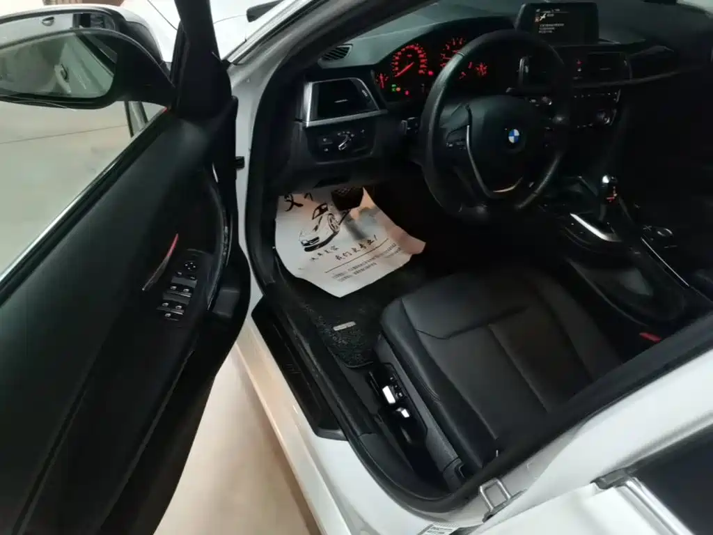 BMW 3 Series 2017 — фото 16