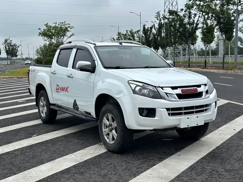 Isuzu D-MAX 2018 — фото 1