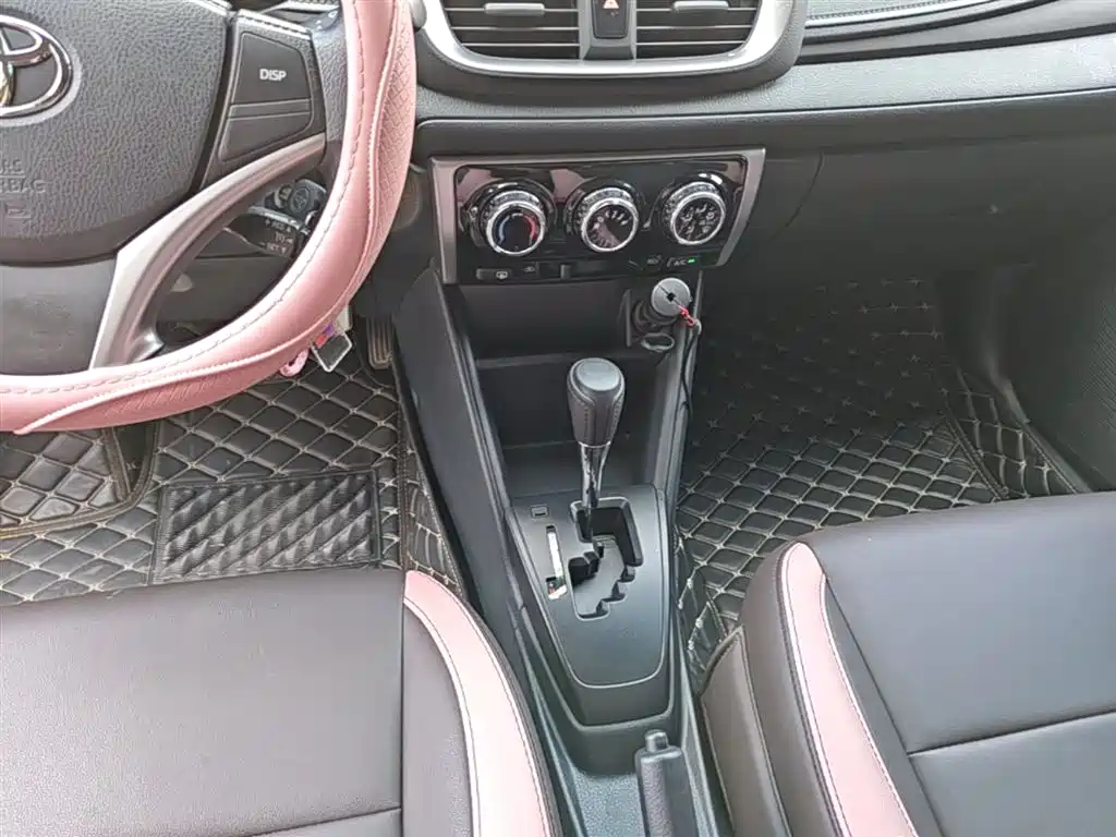 Toyota Yaris L 2022 — фото 14