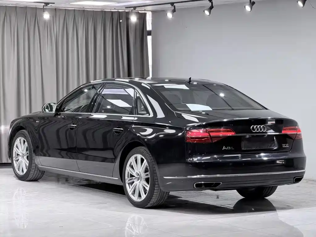 Audi A8 2015 — фото 11