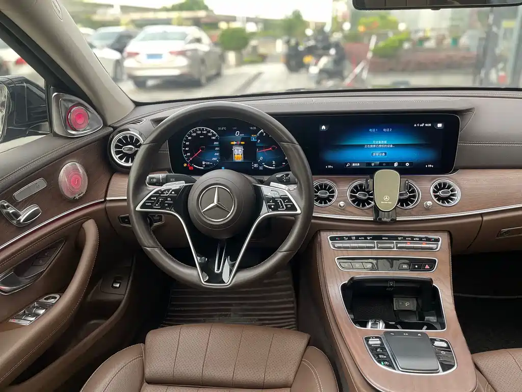 Mercedes-Benz E-Class 2023 — фото 13