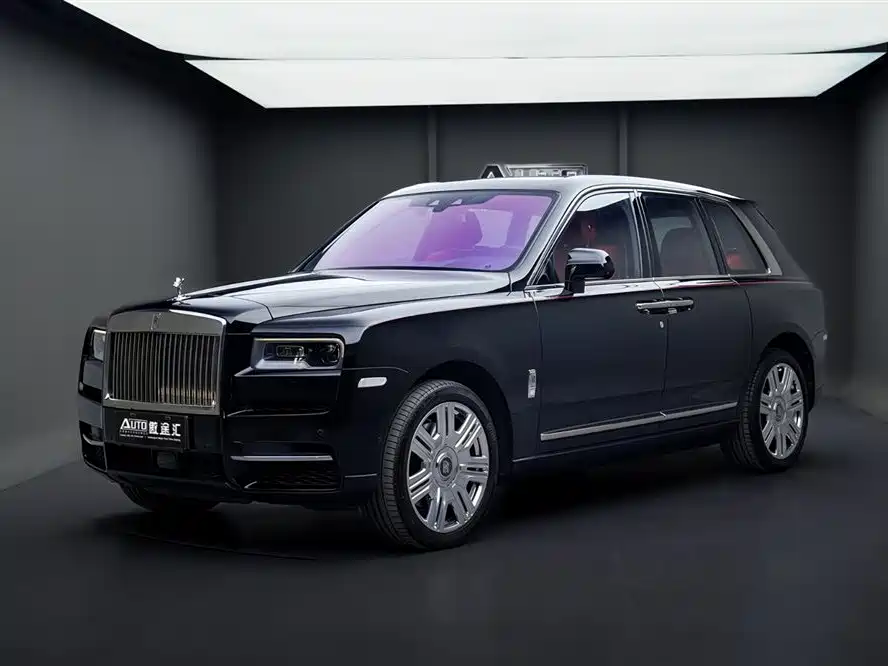 Rolls-Royce Cullinan 2023 — фото 1