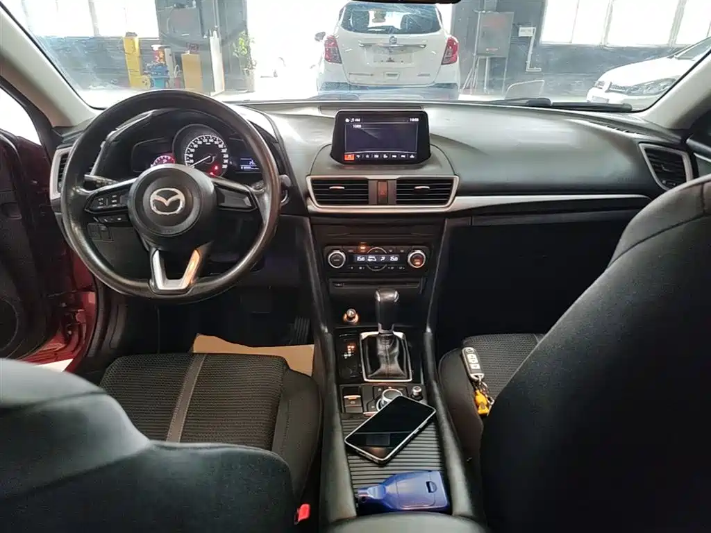Mazda 3 Axela 2017 — фото 10