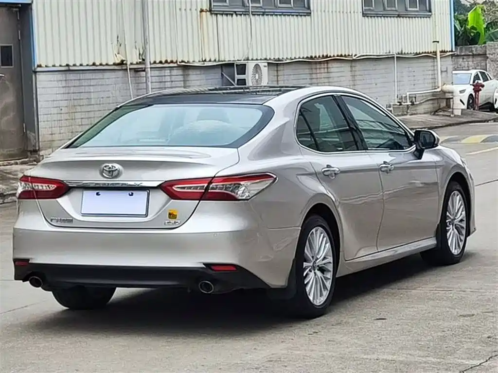 Toyota Camry 2020 — фото 9