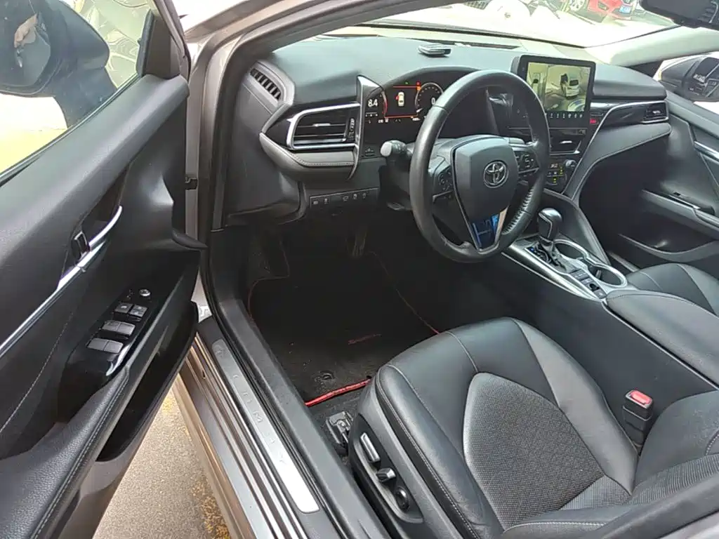 Toyota Camry 2021 — фото 16