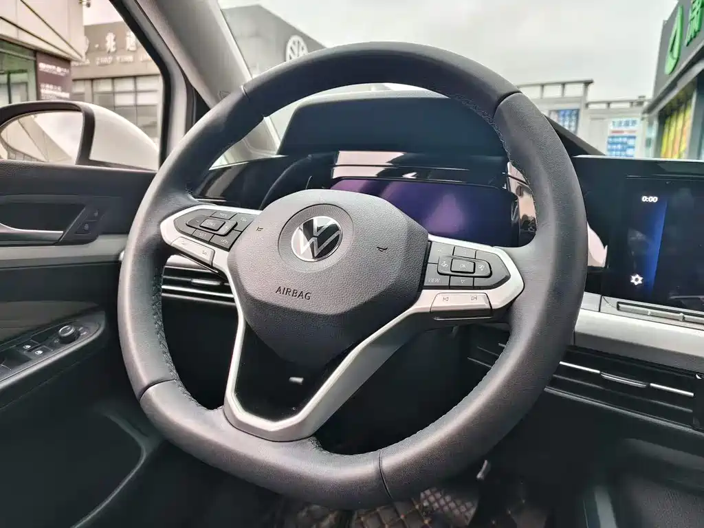 Volkswagen Golf 2025
