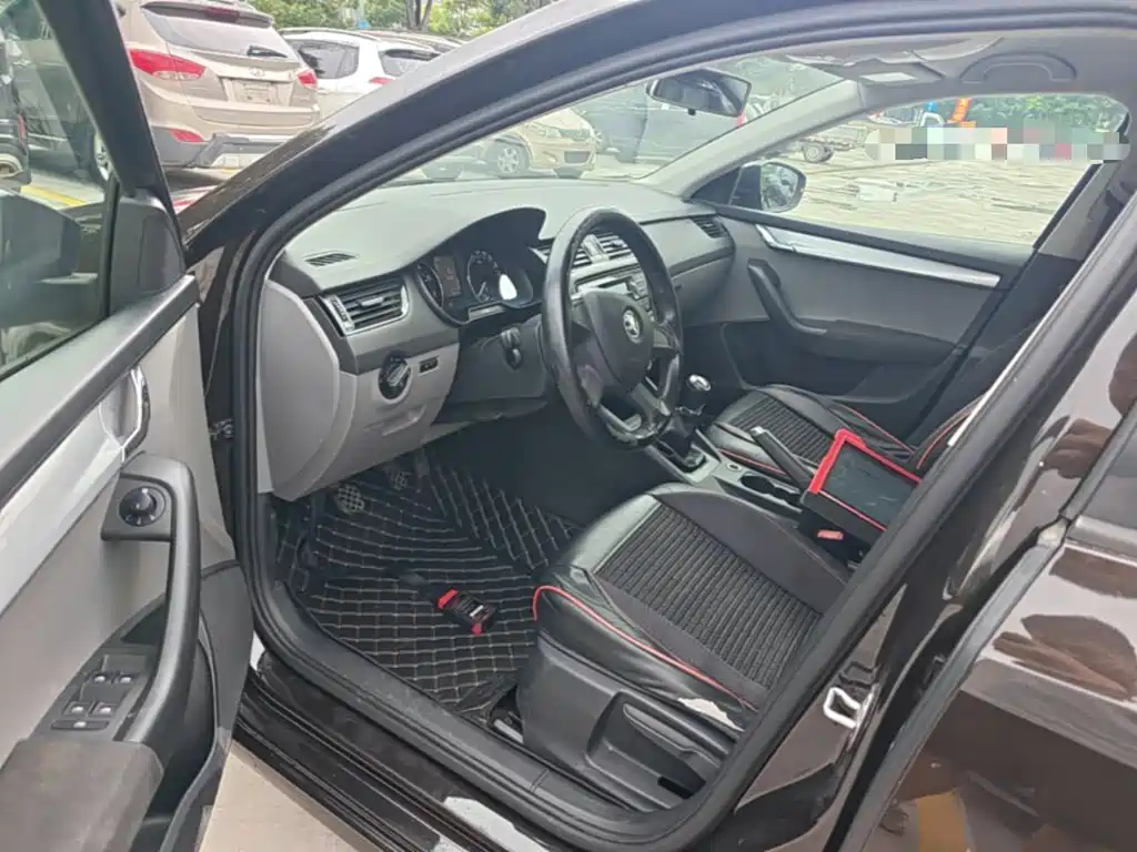 Skoda Octavia 2015 — фото 16