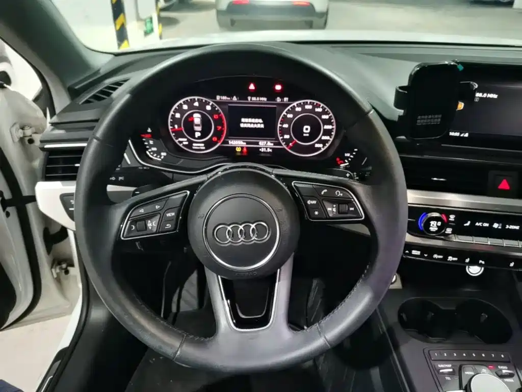 Audi A4L 2018 — фото 11