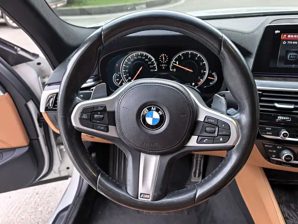 BMW 5 Series 2018 — фото 8