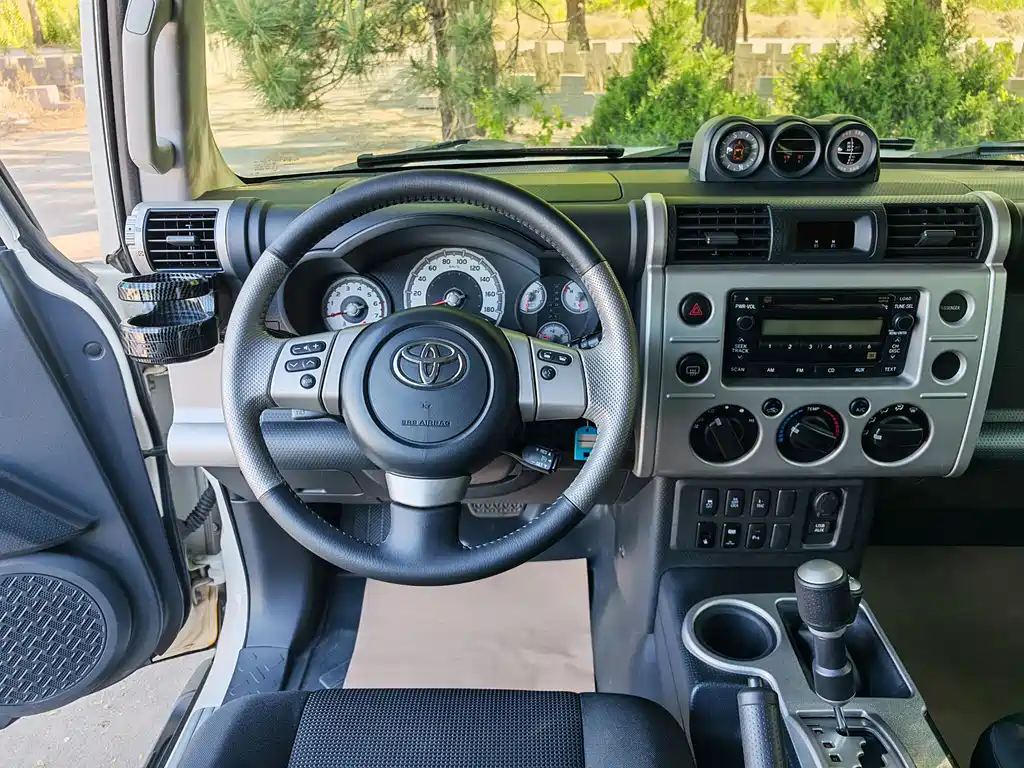 Toyota FJ Cruiser 2018 — фото 12