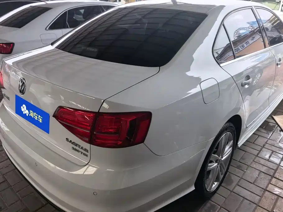 Volkswagen Sagitar 2018