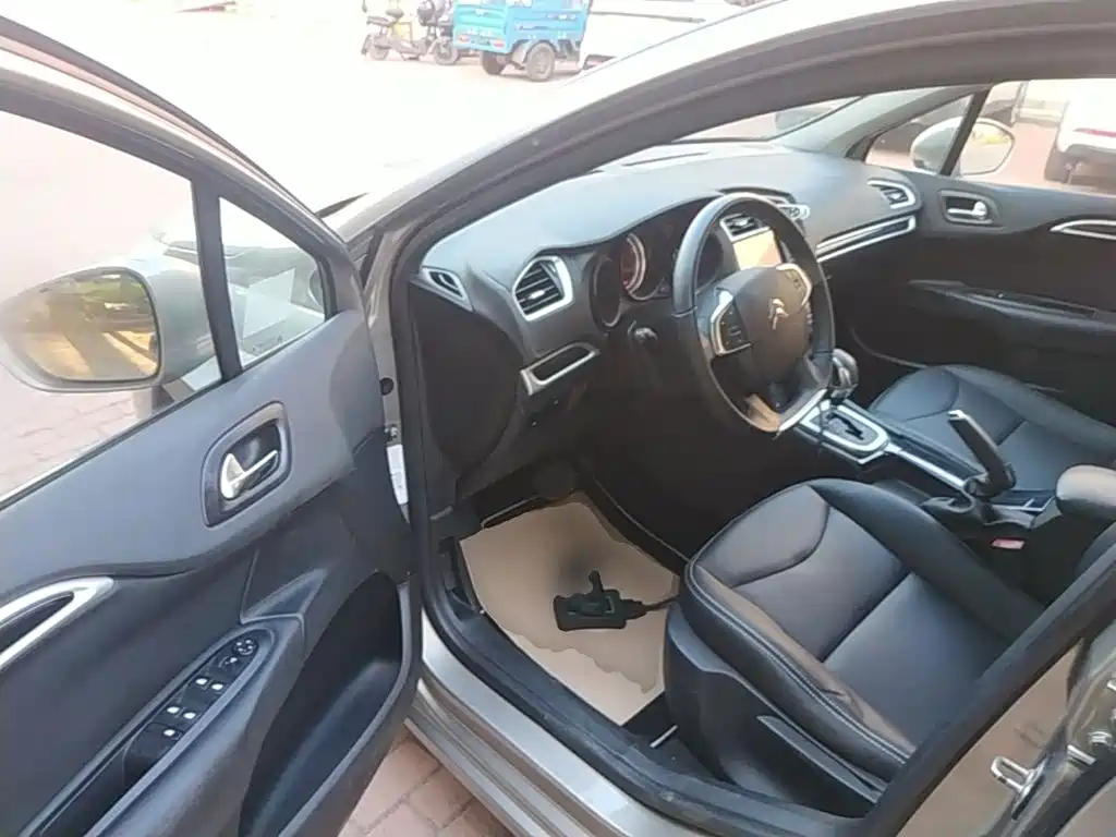 Citroën C4L 2015 — фото 16