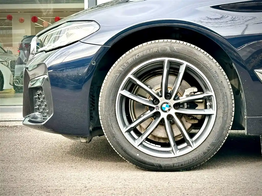 BMW 5 Series 2023 — фото 13