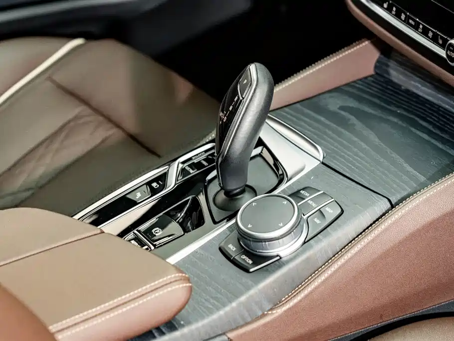 BMW 5 Series New Energy 2021 — фото 18