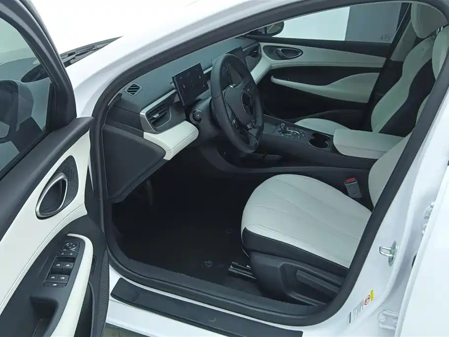 BYD Seal 05 DM-i 2025 — фото 9