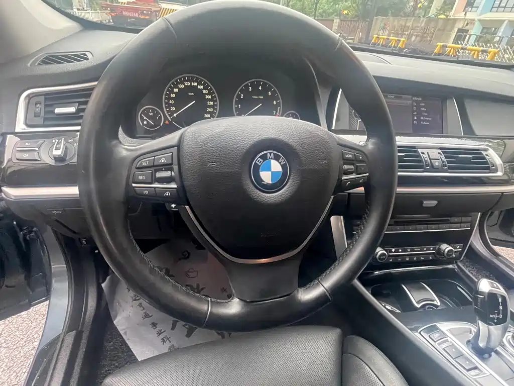 BMW 5 Series GT 2012 — фото 14