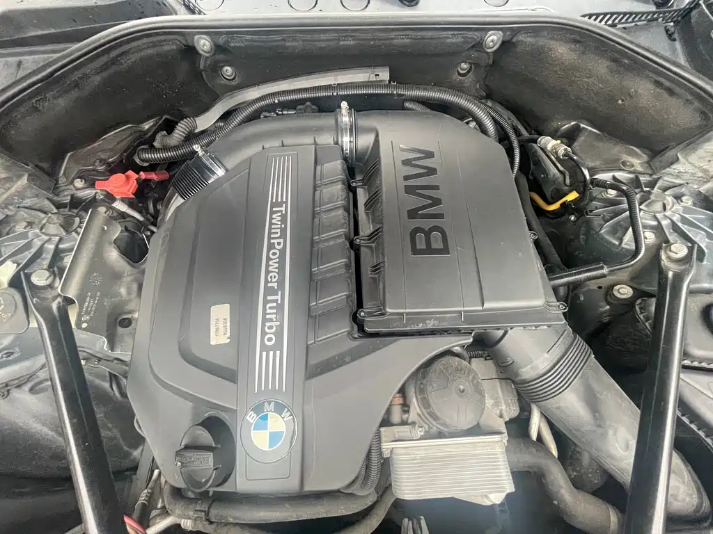 BMW 5 Series GT 2012 — фото 22