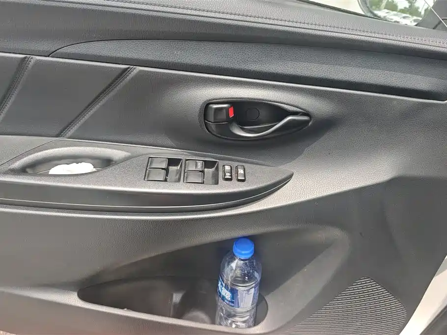 Toyota Yaris L 2018 — фото 7