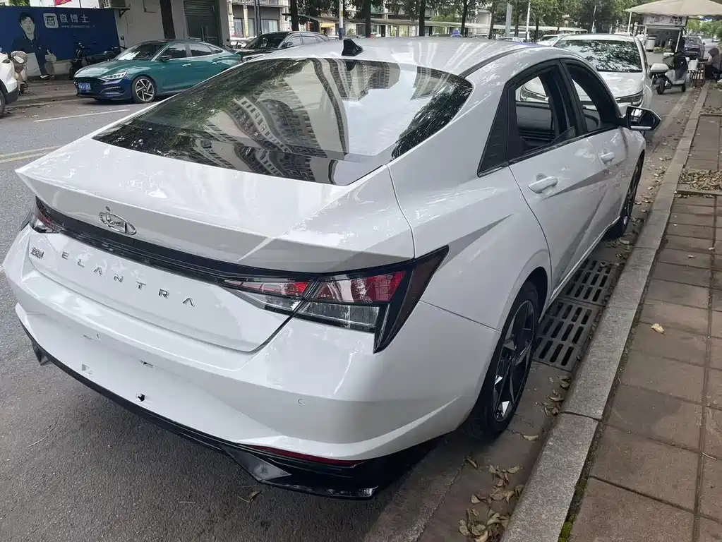 Hyundai Elantra 2020 — фото 13