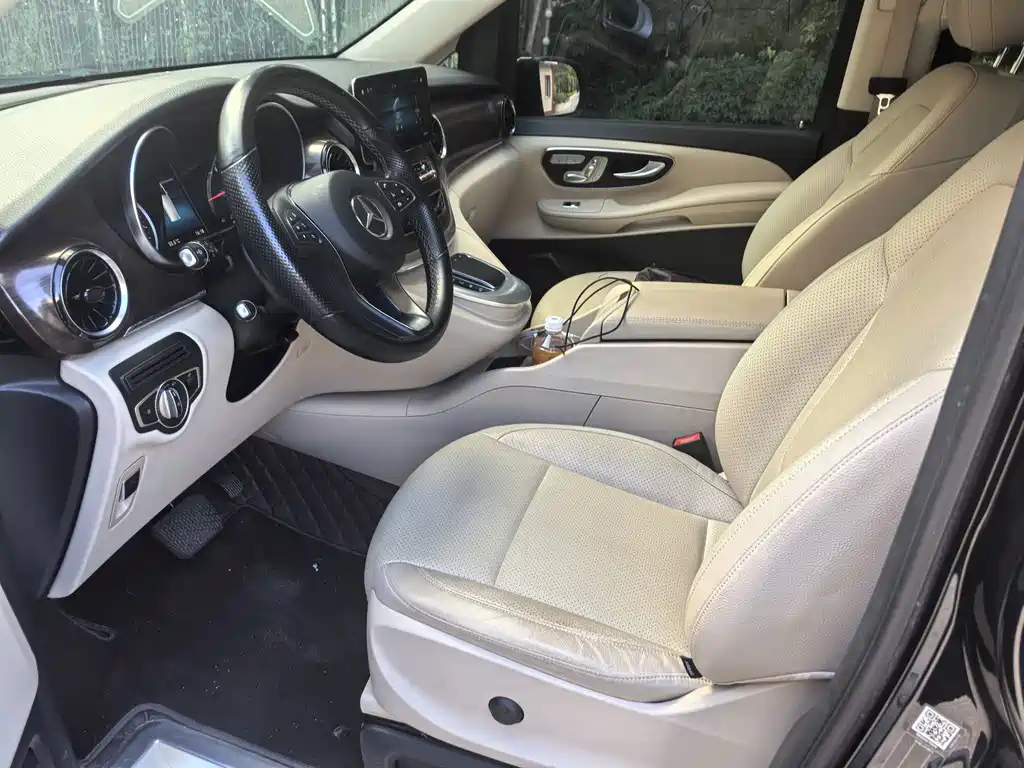 Mercedes-Benz V-Class 2022 — фото 12
