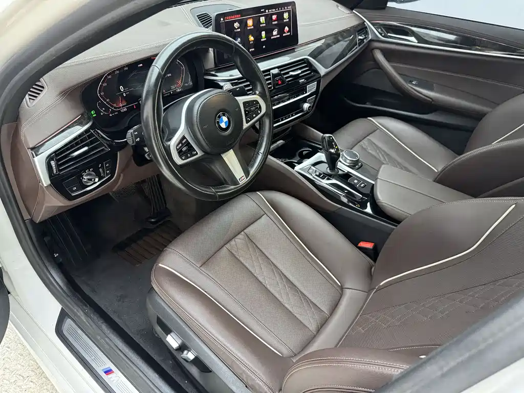 BMW 5 Series 2021 — фото 14