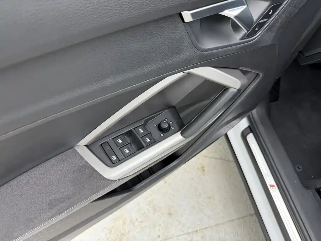 Audi Q3 2023 — фото 11