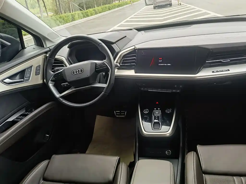 Audi Q5 e-tron 2025 — фото 11