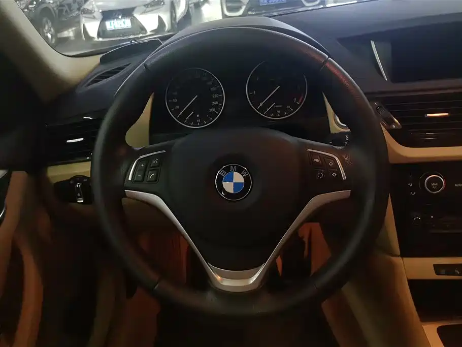 BMW X1 2015 — фото 15
