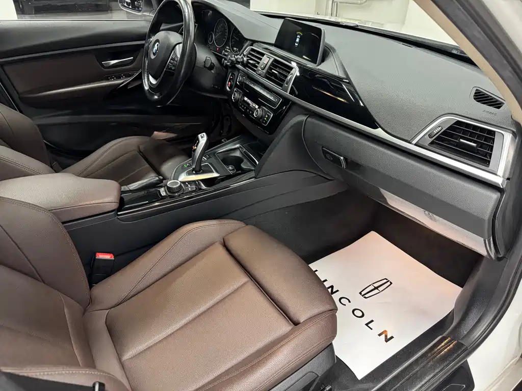 BMW 3 Series 2018 — фото 9
