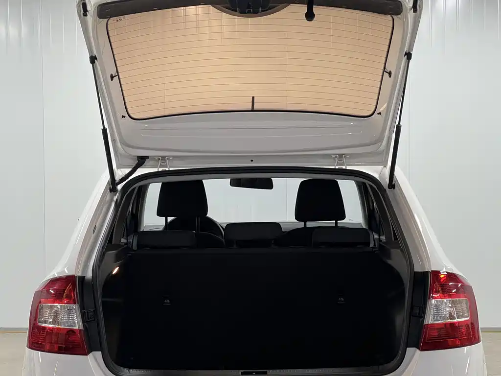 Skoda Rapid Spaceback 2020 — фото 16