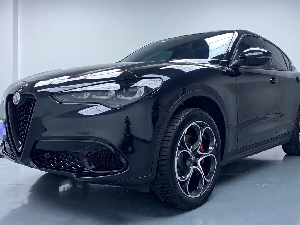 Alfa Romeo Stelvio 2025