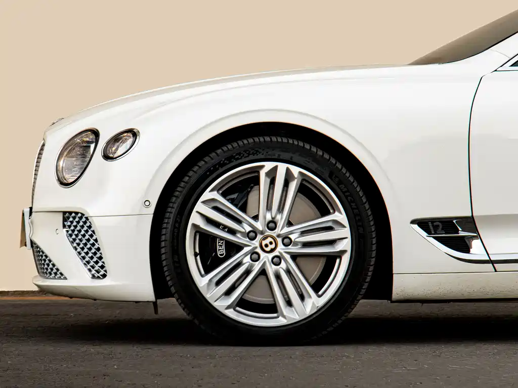 Bentley Continental 2020 — фото 8