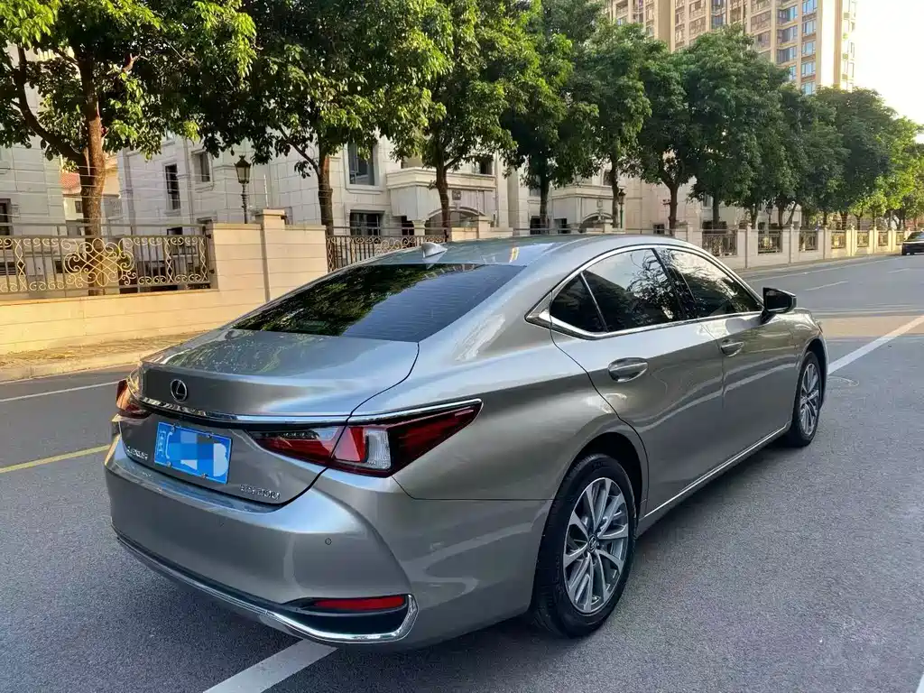 Lexus ES 2023 — фото 7