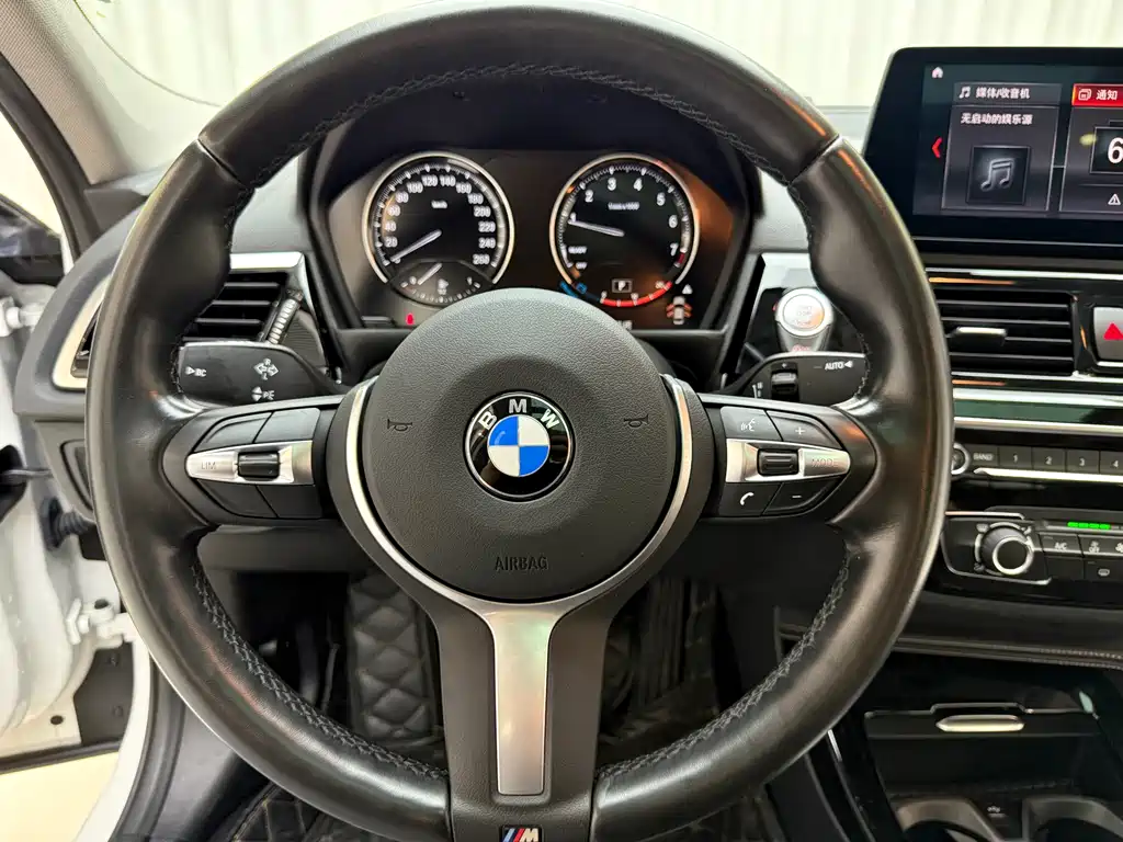 BMW 1 Series 2022 — фото 12