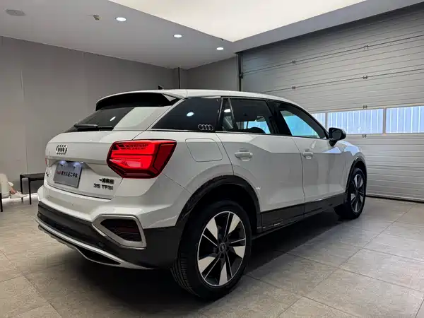 Audi Q2L 2024