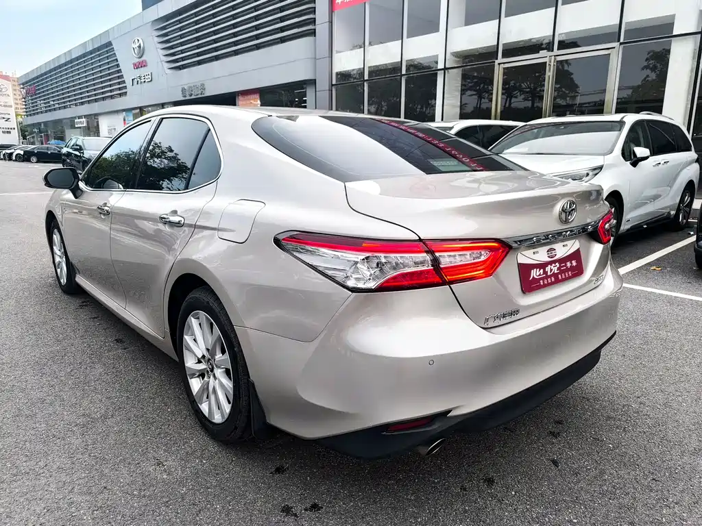 Toyota Camry 2020 — фото 8