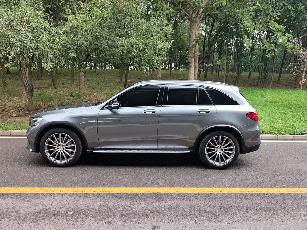 Mercedes-Benz GLC AMG 2018 — фото 14
